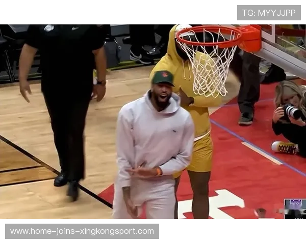 国王队气氛爆好,训练全员大笑 国王队气氛爆好,训练全员大笑