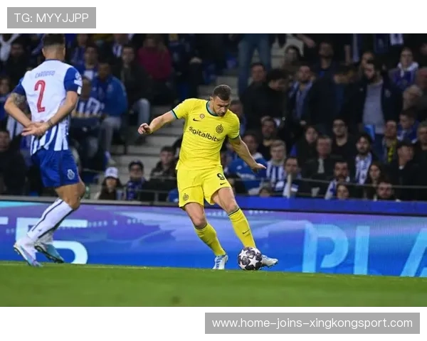 波尔图巴雷拉中路插上抢点破门，精彩瞬间尽显英雄本色