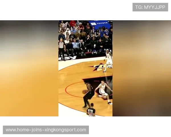 恩比德低位强攻压制对手内线防守